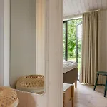 4 Bedroom Awesome In *