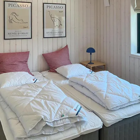 4 Bedroom Awesome In *