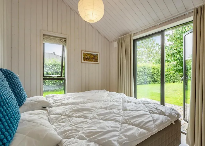 Дом отдыха 4 Bedroom Awesome In *